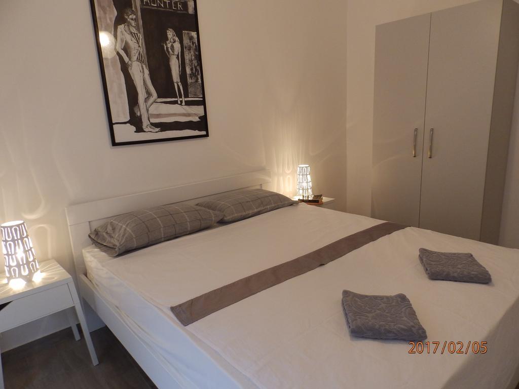 Apartments Ruzica 泽斯特拉格 外观 照片