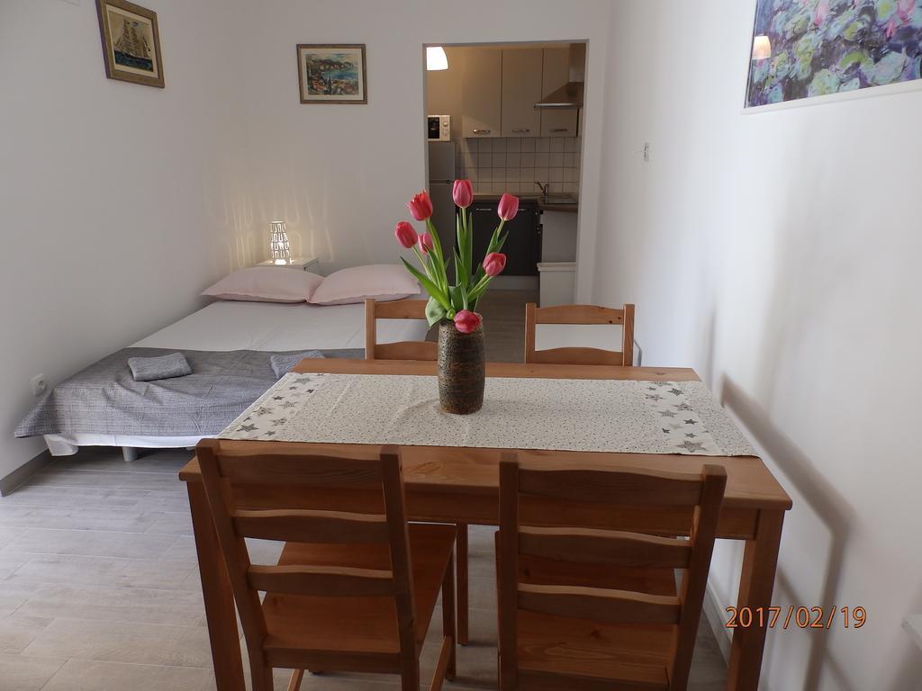 Apartments Ruzica 泽斯特拉格 外观 照片